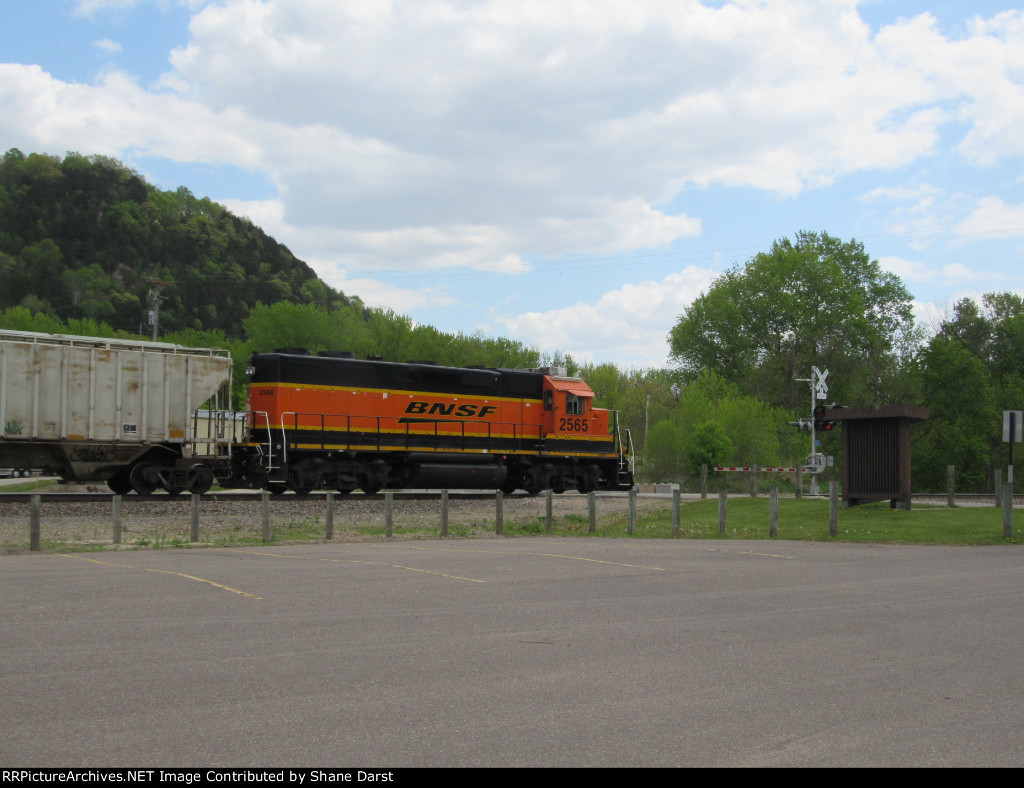 BNSF 2565